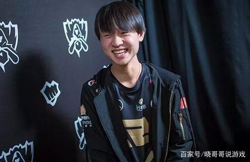 他专注于数