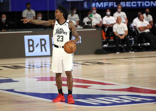 相亲角中的 相亲角中的