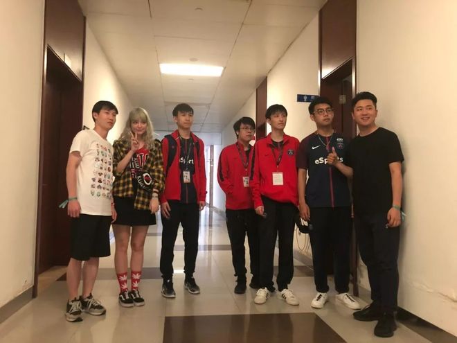 重炮右打群 重炮右打群